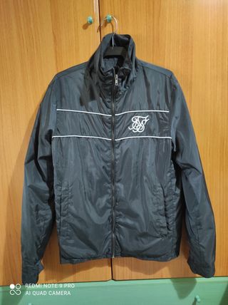 Cortavientos siksilk de segunda mano por 30 EUR en Villarrobledo en WALLAPOP