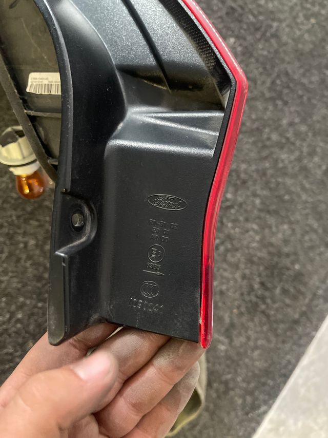 Piloto trasero derecho Ford fiesta