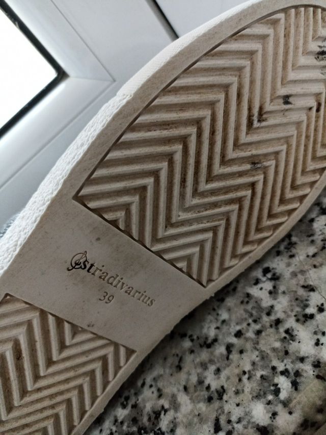 deportivas Stradivarius número 39