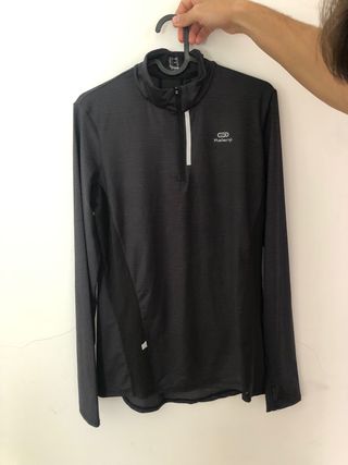 Sudadera kalenji negra mujer, talla S de segunda mano por 6 EUR en Madrid  en WALLAPOP