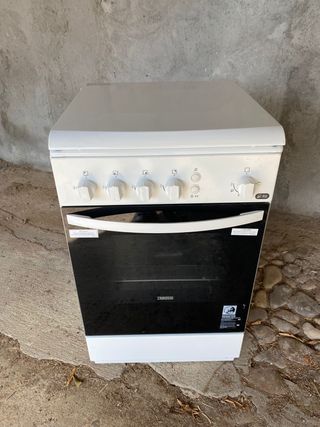 Cocina de gas con horno eléctrico de segunda mano por 180 EUR en Valdemoro  en WALLAPOP