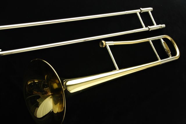 Alquiler de saxos, clarinetes, flautas, trompetas