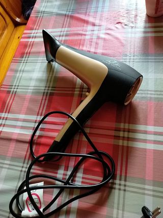 Secador profesional París Hilton de segunda mano por 25 EUR en Brion en  WALLAPOP