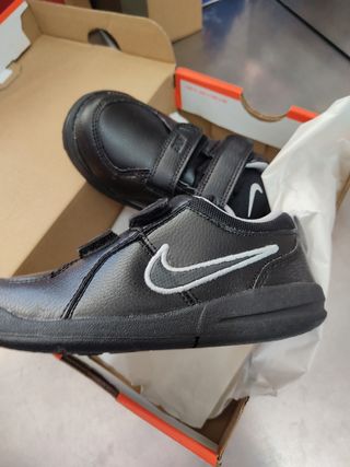 Zapatillas Nike número 26 NUEVA de segunda mano por 17 EUR en Granada en  WALLAPOP
