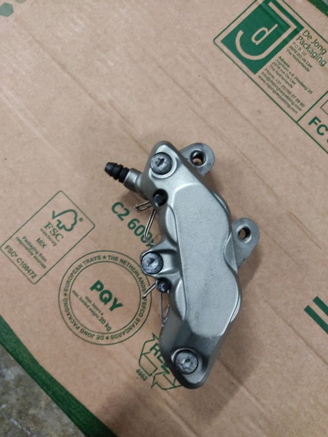 Pinza de freno Brembo Triumph Street Twin