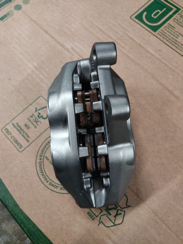 Pinza de freno Brembo Triumph Street Twin