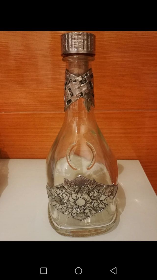 2 botellas decoradas × 30€