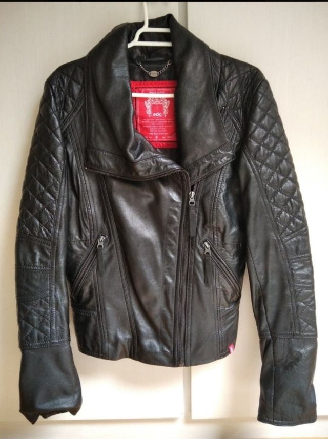 Cazadora piel auténtica, talla S.