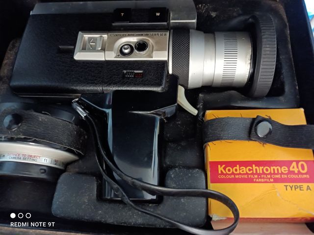 cámara de vídeo con carrete incluido y la funda