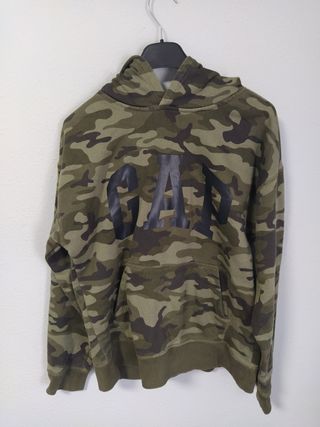 Sudadera niño GAP militar de segunda mano por 7 EUR en Valencia en WALLAPOP