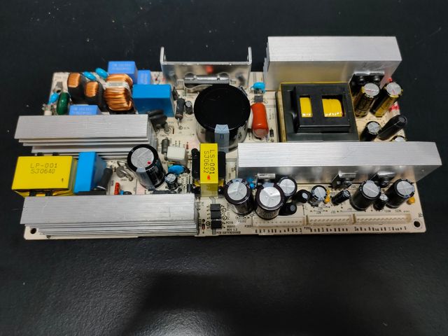 FUENTE DE ALIMENTACIÓN