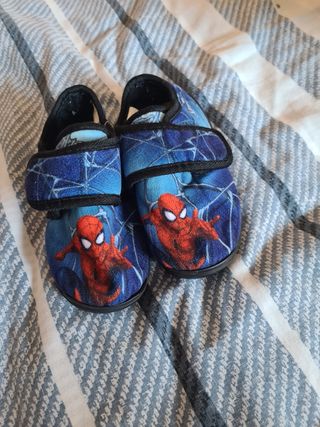 Zapatillas estar por casa Spiderman de segunda mano por 5 EUR en L\\'Eliana  en WALLAPOP