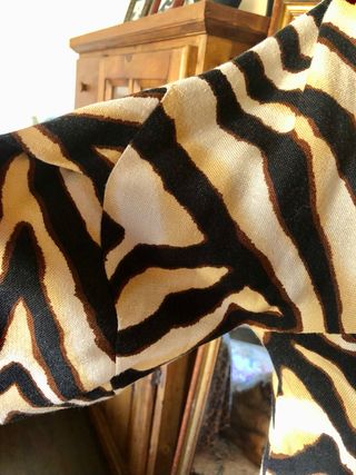 Chaqueta cebra. L. Zara de segunda mano por 17,99 EUR en Torrelodones en  WALLAPOP