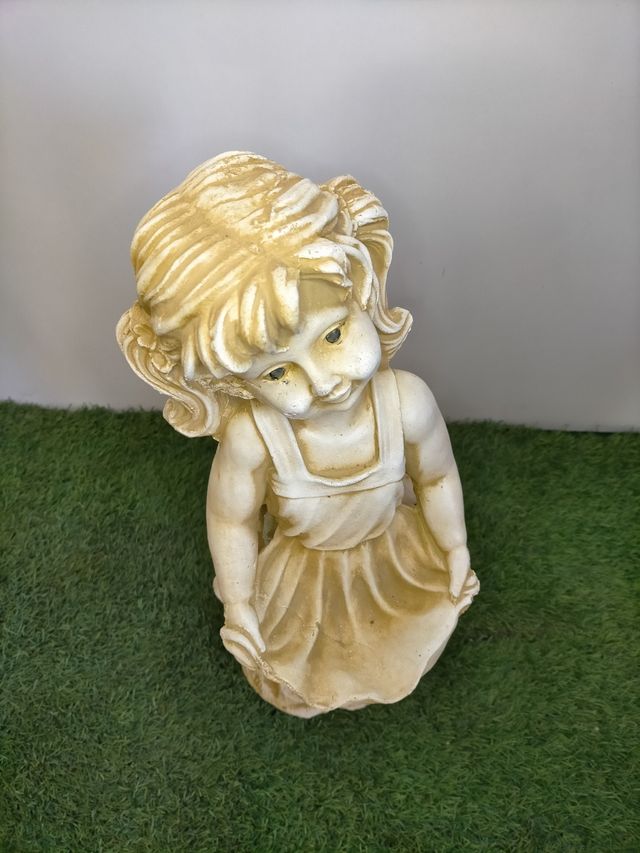 NIÑA CON DELANTAL PIEDRA ARTIFICIAL