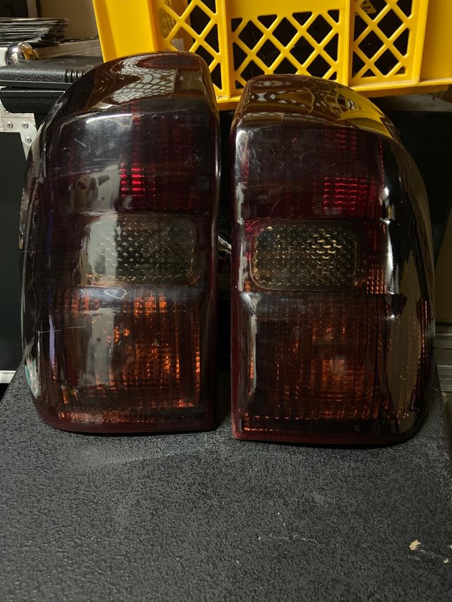 Pilotos traseros Rav4 ll