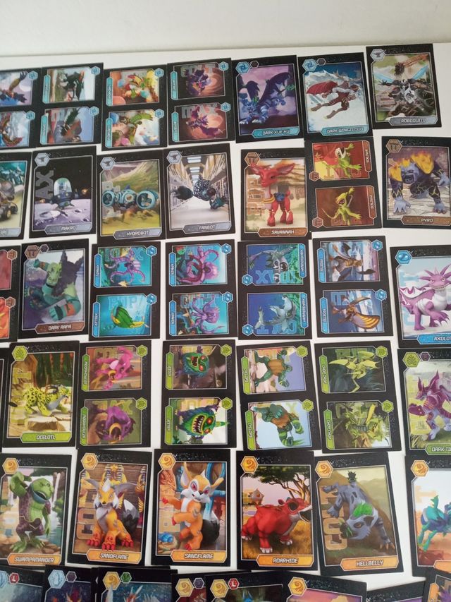 56 cromos Invizimals Panini 2009-2018