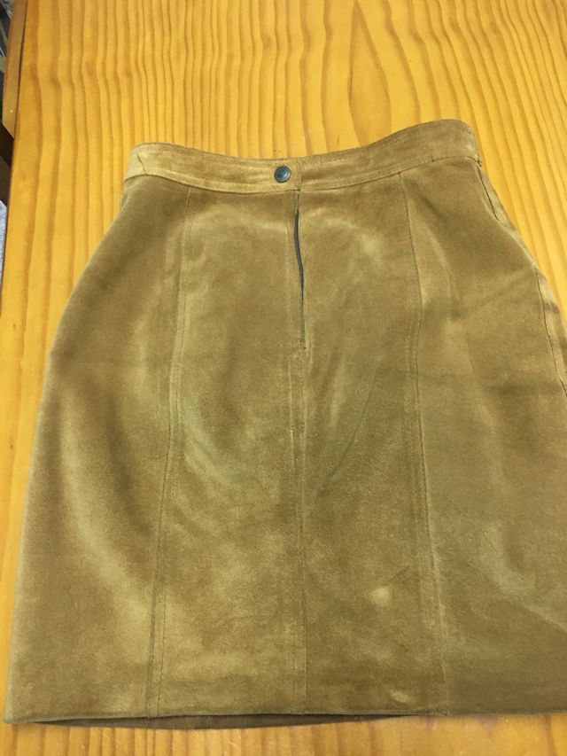 FALDA piel 100 % talla 42 usada pero en buen estad