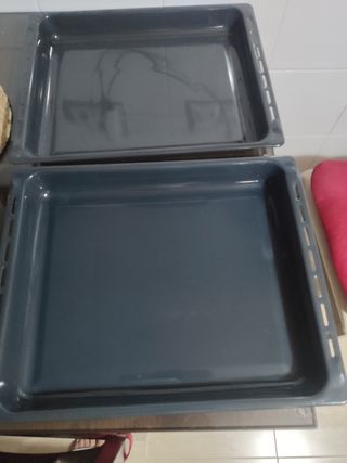 Dos bandejas de horno de segunda mano por 19 EUR en Aguadulce en WALLAPOP