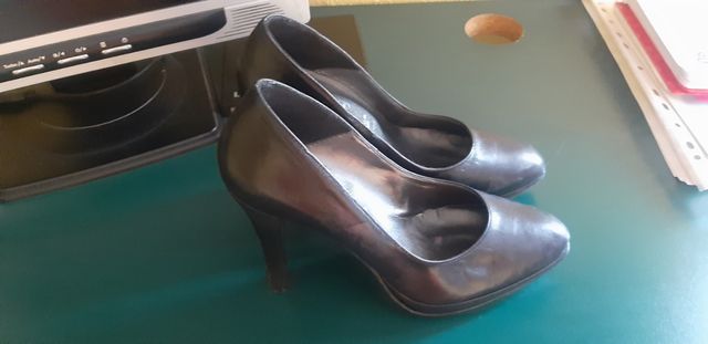 Zapatos salón de piel