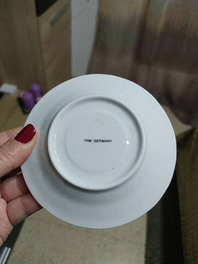 JUEGO DE CAFÉ DE PORCELANA FINA CON RIBETE DE ORO