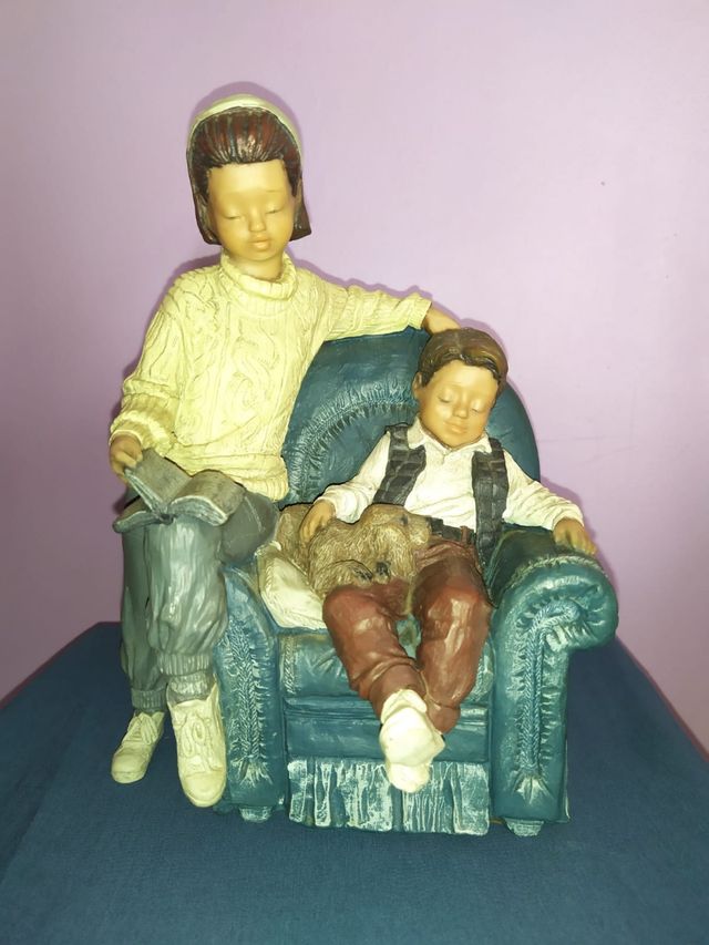 figura sillón madre hijo