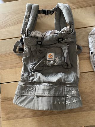 Mochila portabebé Ergobaby + cojín ergobaby de segunda mano por 60 EUR en  Algeciras en WALLAPOP