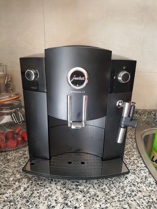 Cafetera Automática JURA Impressa C5 de segunda mano por 250 EUR en  Canyelles en WALLAPOP