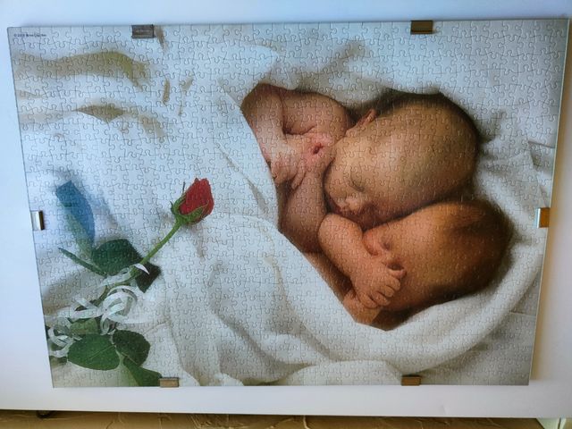 Puzzle hecho y con porta foto.