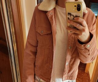 Chaqueta pana con cuello borrego de segunda mano por 15 EUR en Llíria en  WALLAPOP