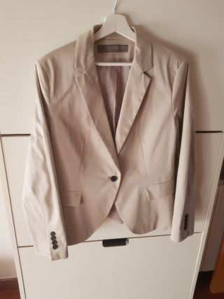 Americana mujer Zara de segunda mano por 5 EUR en Corro d\\'Avall en WALLAPOP