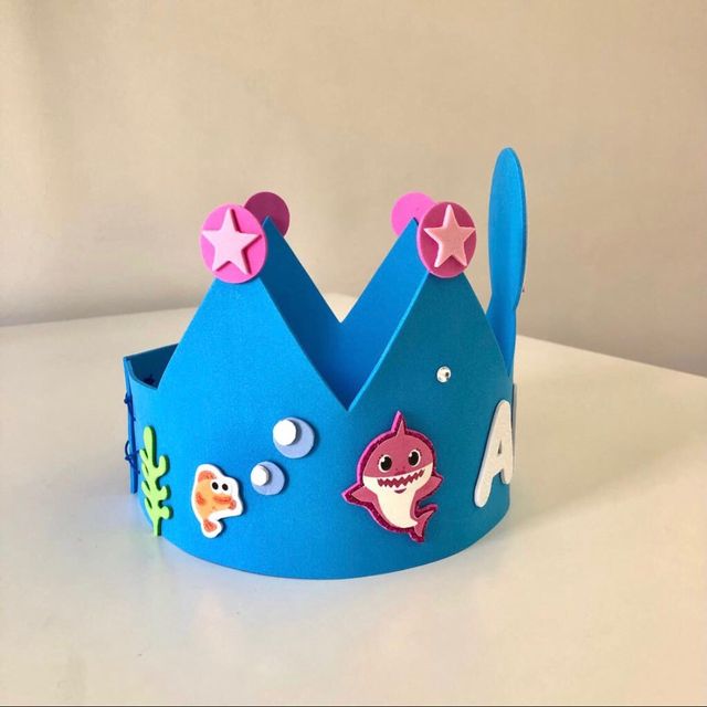 Corona Baby Shark de goma eva