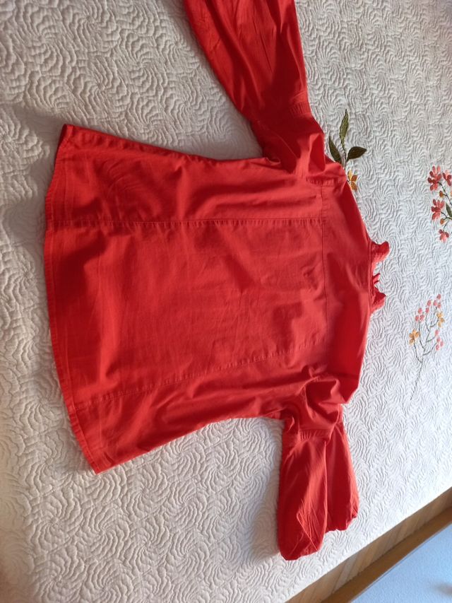 Camisa naranja entallada