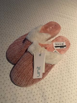 Zapatillas casa mujer nuevas N.41 Unit de segunda mano por 7 EUR en Navia  en WALLAPOP