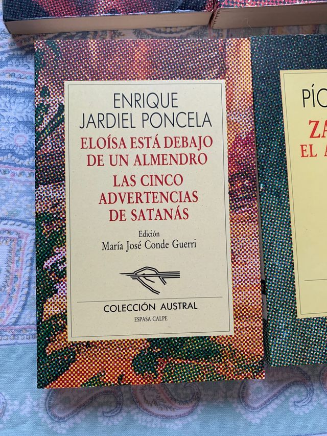 Eloísa está debajo de un almendro