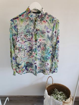 Camisa gasa estampado floral Zara de segunda mano por 13 EUR en Calahorra  en WALLAPOP