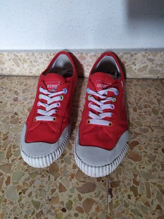 Zapatillas rojas Mustang de segunda mano por 8 EUR en Xativa en WALLAPOP