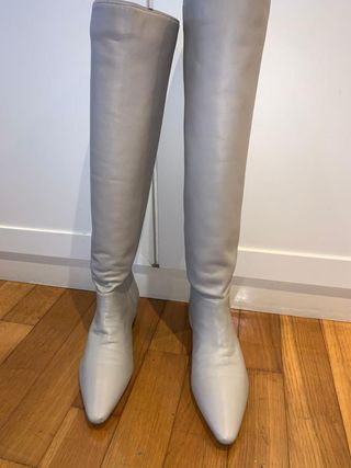 Botas altas piel color beige de segunda mano por 50 EUR en A Coruña en  WALLAPOP