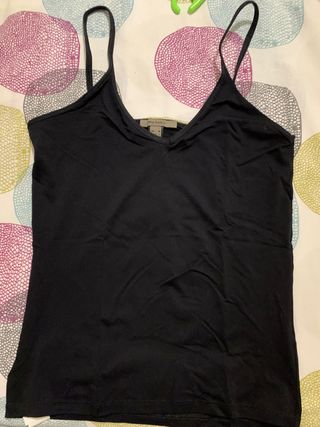 Camiseta básica de tirantes negra de Mango de segunda mano por 5 EUR en  Huesca en WALLAPOP