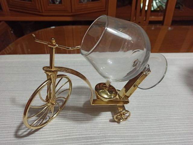 Bicicleta dorada de decoración