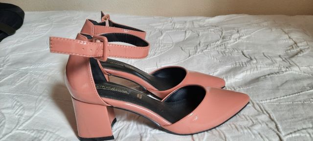Zapatos de piel y charol rosa palo