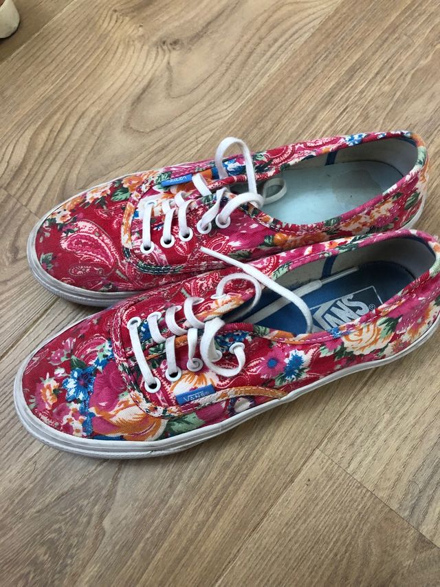 Vans con flores