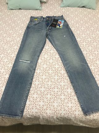 Pantalones Levis Edición Limitada Súper Mario Bros de segunda mano por 1  EUR en Alcoy en WALLAPOP