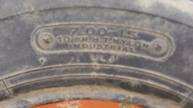 NEUMATICO 700-15 INDUSTRIAL