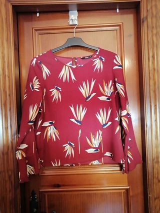 Blusa ONLY mujer, burdeos, talla 36 de segunda mano por 15 EUR en Alhaurín  de la Torre en WALLAPOP