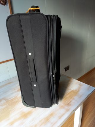 Maleta cabina VAGG extensible de segunda mano por 15 EUR en Barcelona en  WALLAPOP