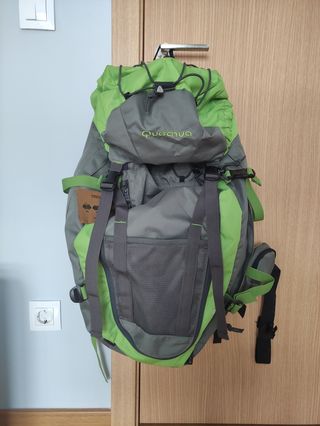 Mochila Nueva Quechua 60 litros de segunda mano por 55 EUR en Bilbao en  WALLAPOP