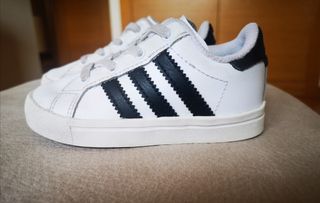 Zapatillas Adidas coast star bebé número 23 de segunda mano por 13 EUR en  Granada en WALLAPOP