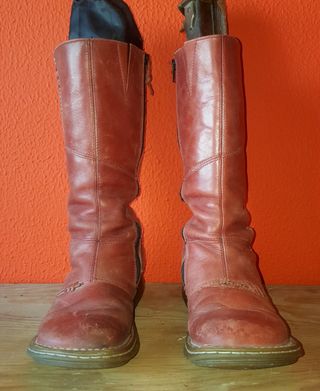 Botas Dr. Martens mujer altas rojas de segunda mano por 60 EUR en Madrid en  WALLAPOP