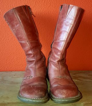 Botas Dr. Martens mujer altas rojas de segunda mano por 60 EUR en Madrid en  WALLAPOP