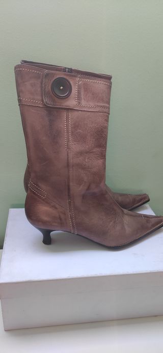 BOTAS MUJER MARRÓN ITALIANAS de segunda mano por 15 EUR en León en WALLAPOP